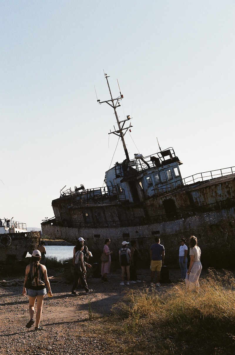 Besuch eines Schiffsfriedhofs. Summerschool in Athen. Bild: Dominic Sutter.