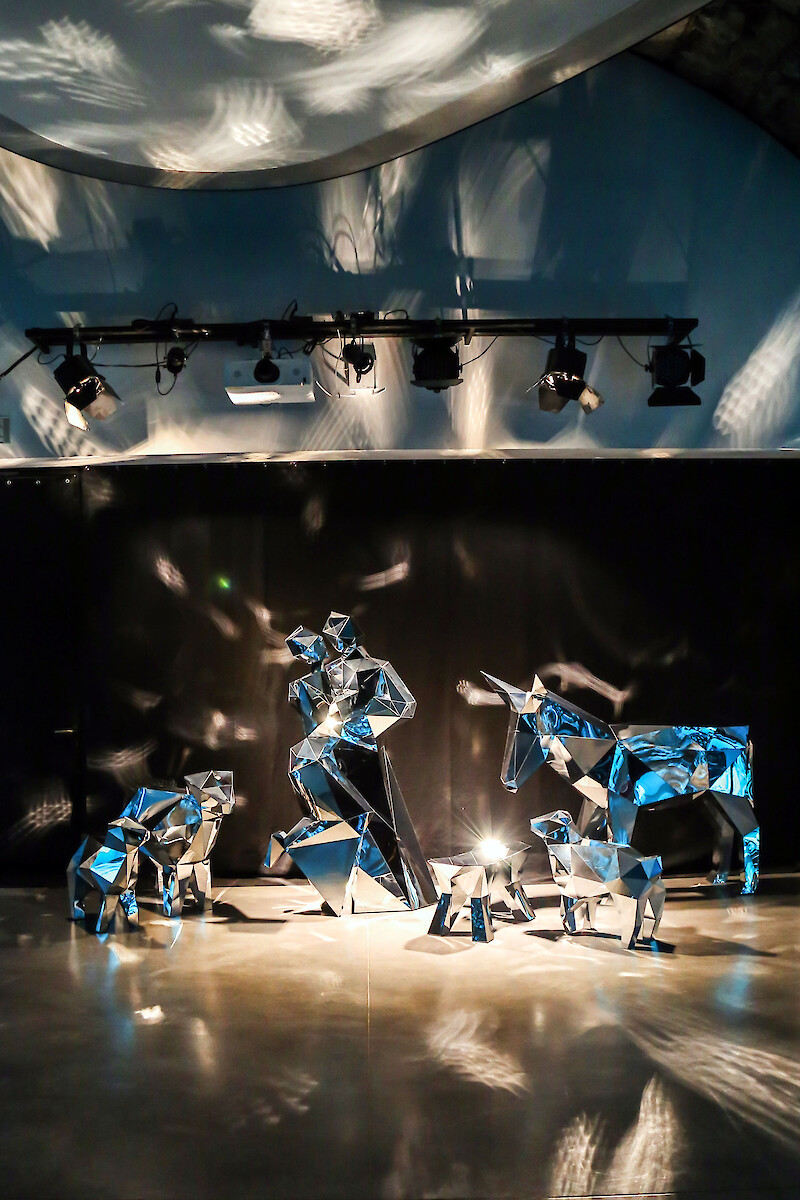 Life-size nativity scene made of art mirror (2019). Photo: Fiona Knecht.